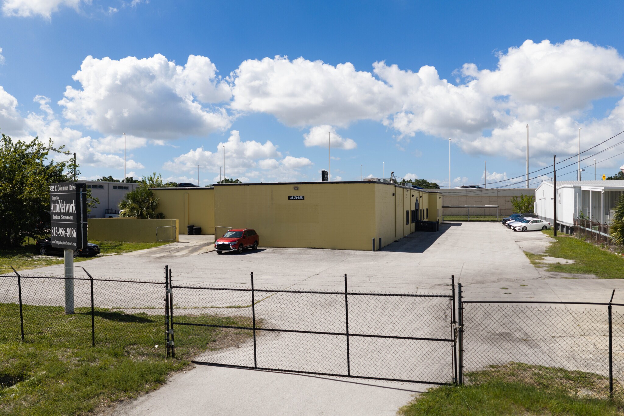 4315 E Columbus Dr, Tampa, FL à vendre Photo de l’immeuble– Image 1 sur 14