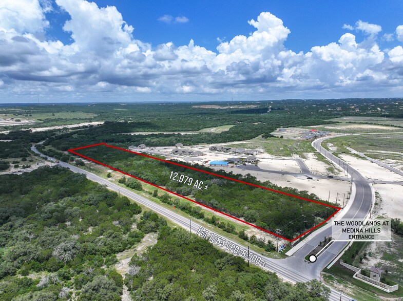 12 AC +/- On FM 1283, Mico, TX à vendre - Photo de l’immeuble – Image 2 sur 6