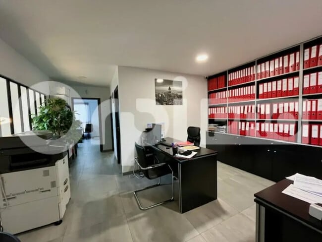 Plus de détails pour Local d’activités à vendre