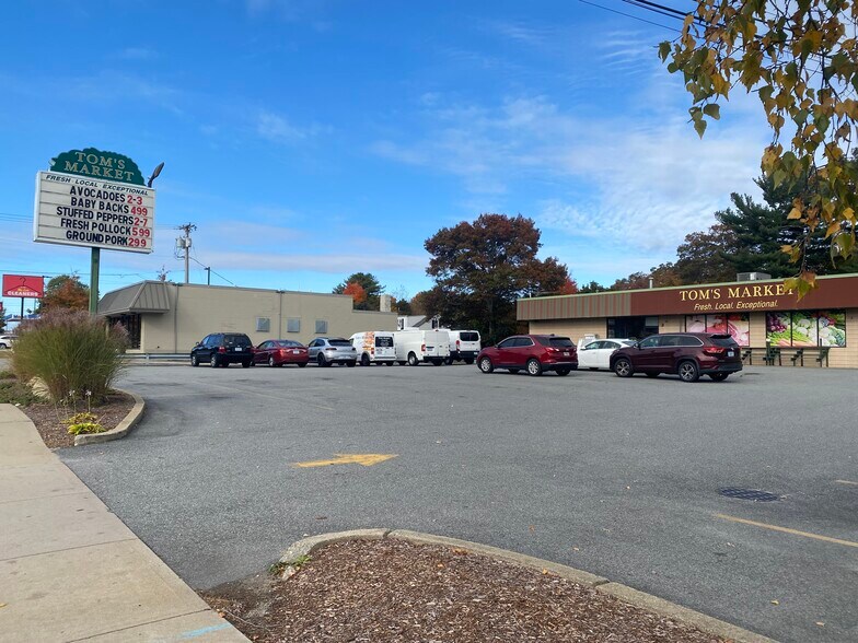 821 Tiogue Ave, Coventry, RI à vendre - Photo de l’immeuble – Image 2 sur 10