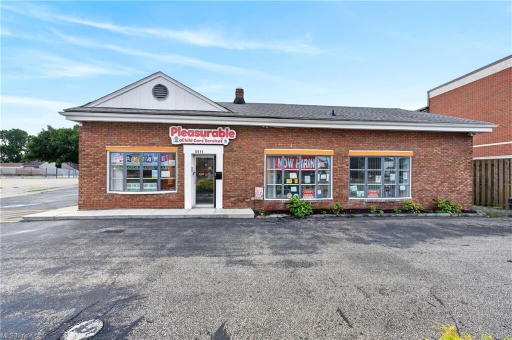 5611 Pearl Rd, Parma, OH à vendre Photo de l’immeuble– Image 1 sur 24