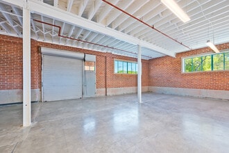 2440 S Sepulveda Blvd, Los Angeles, CA à louer Photo intérieure– Image 2 sur 4