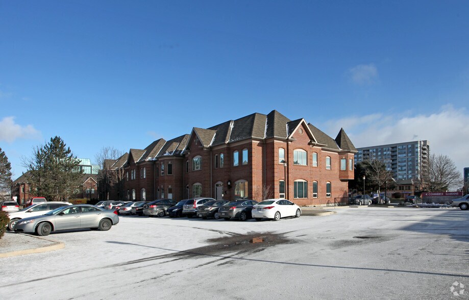 30 Wertheim Ct, Richmond Hill, ON à louer - Photo de l’immeuble – Image 3 sur 5