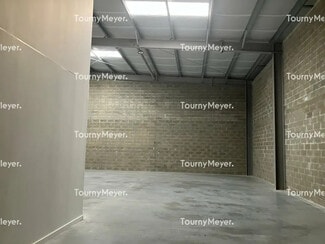 Plus de détails pour Local d'activités à louer