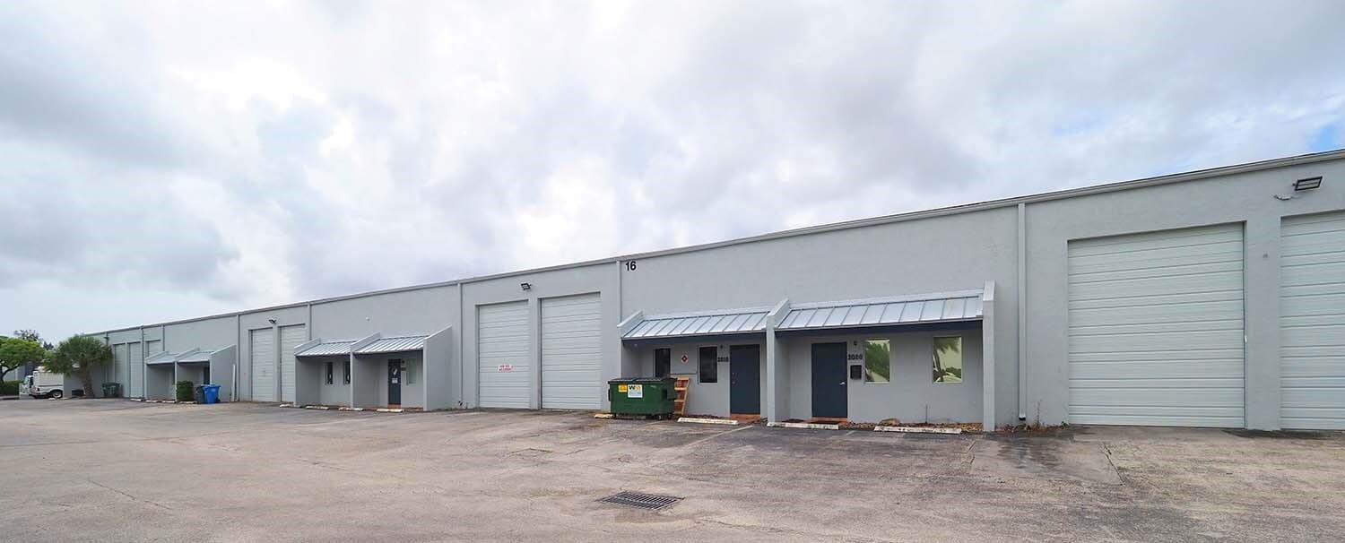 2696 NW 31st Ave, Lauderdale Lakes, FL à louer Photo intérieure– Image 1 sur 2