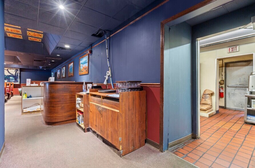 376 Bullocks Point Ave, Riverside, RI à vendre - Photo de l’immeuble – Image 2 sur 34