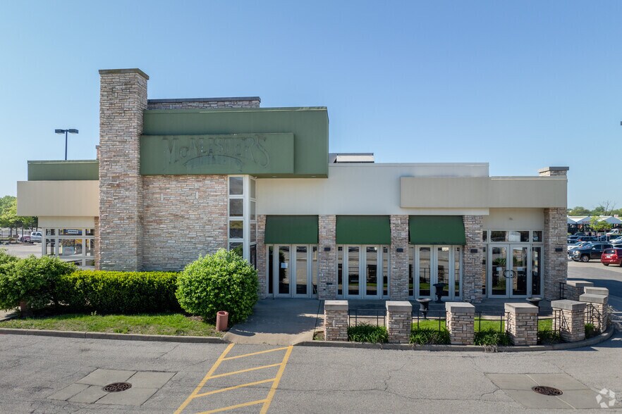 663 Lake Cook Rd, Deerfield, IL à vendre - Photo de l’immeuble – Image 3 sur 4