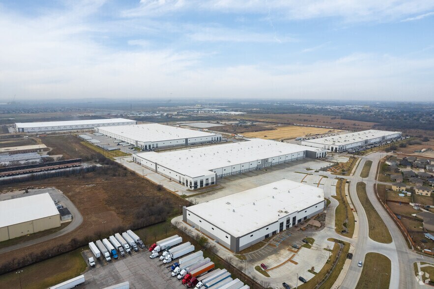 273 W Everman Pky, Fort Worth, TX à louer - Aérien – Image 2 sur 6