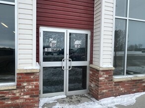 1010 Railway St, Crossfield, AB à louer Photo intérieure– Image 2 sur 9