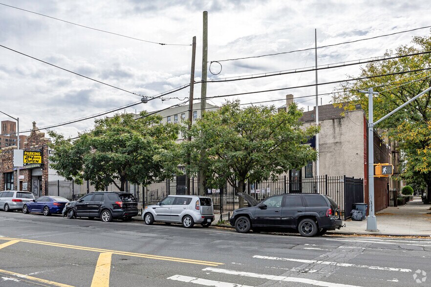 1860 E Tremont Ave, Bronx, NY à vendre - Photo de l’immeuble – Image 2 sur 8