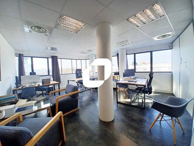 Plus de détails pour Bureau à louer