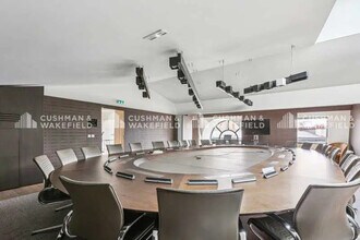 48 Rue La Pérouse, Paris à louer Hall d’entrée– Image 1 sur 2