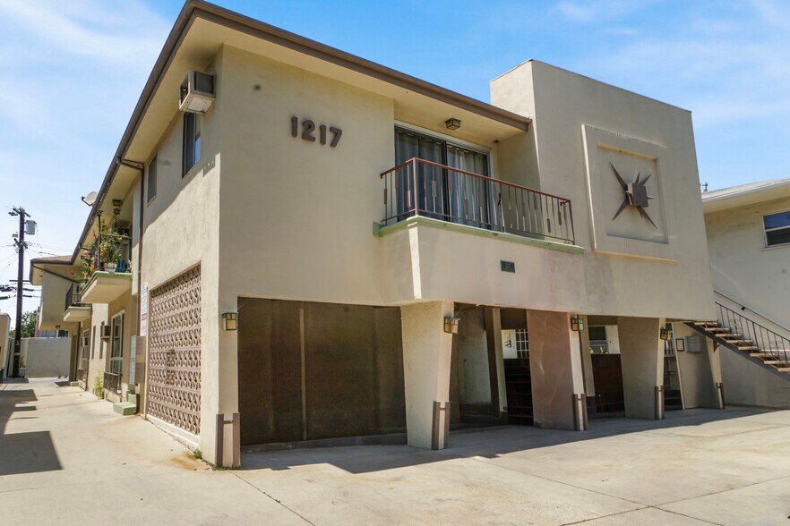 1217 S Orange Grove Ave, Los Angeles, CA à vendre - Photo de l’immeuble – Image 2 sur 19