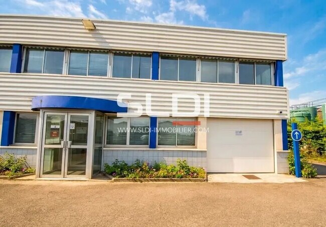 Plus de détails pour 28 Rue Charles Martin, Saint-Fons - Bureau, Local d'activités à louer