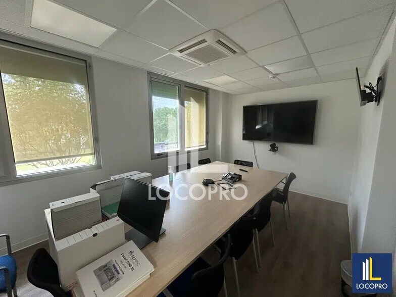 Local d’activités dans SOPHIA ANTIPOLIS à louer - Photo de l’immeuble – Image 2 sur 5