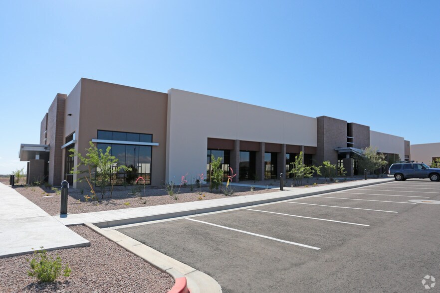 2065 S Cooper Rd, Chandler, AZ à louer - Photo principale – Image 2 sur 13