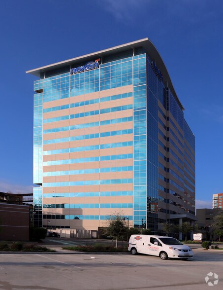 945 Bunker Hill Rd, Houston, TX à louer - Photo de l’immeuble – Image 2 sur 4