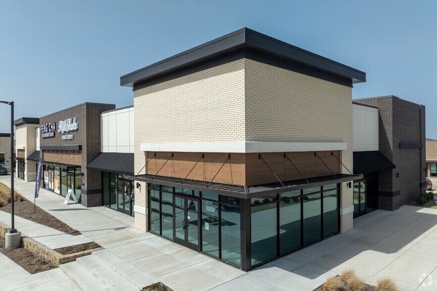 919 E NW Hwy, Grapevine, TX à louer - Photo de l’immeuble – Image 1 sur 15