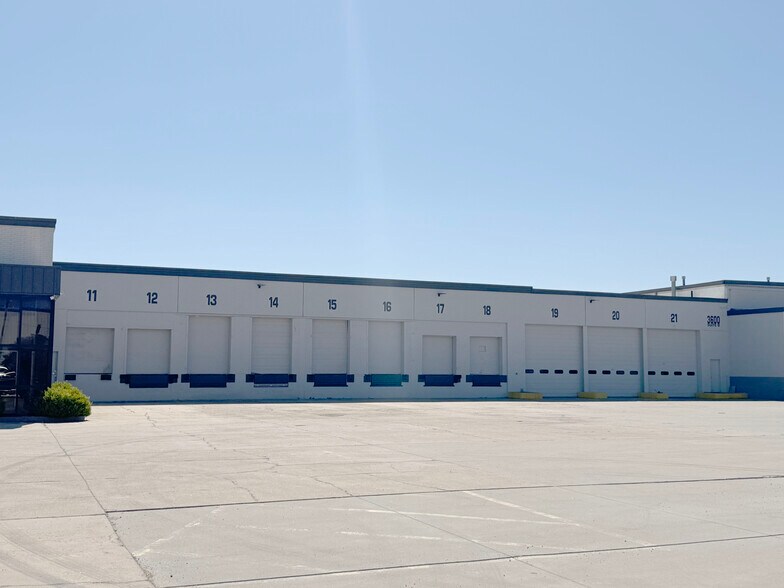 3600 N Santa Fe St, Wichita, KS à louer - Photo de l’immeuble – Image 3 sur 4