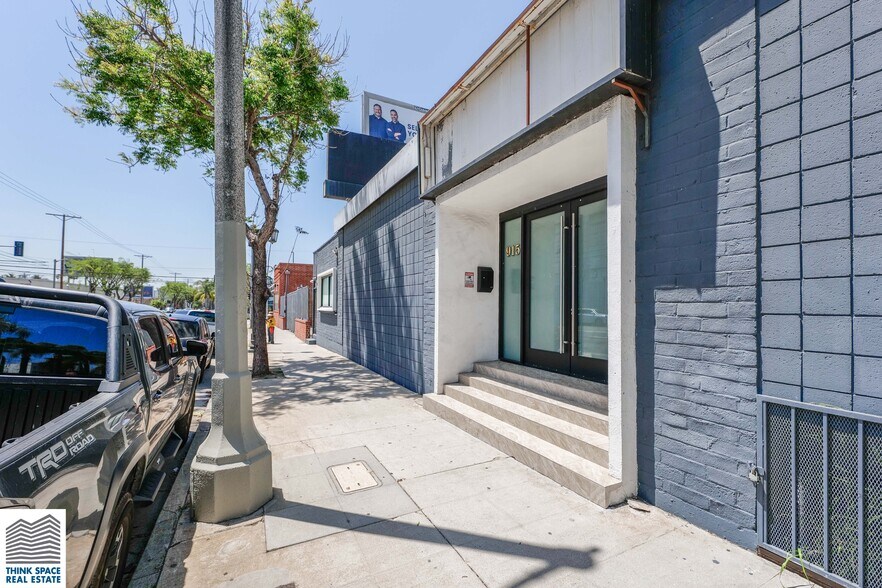 913-915 N Highland Ave, Los Angeles, CA à louer - Photo de l’immeuble – Image 2 sur 6