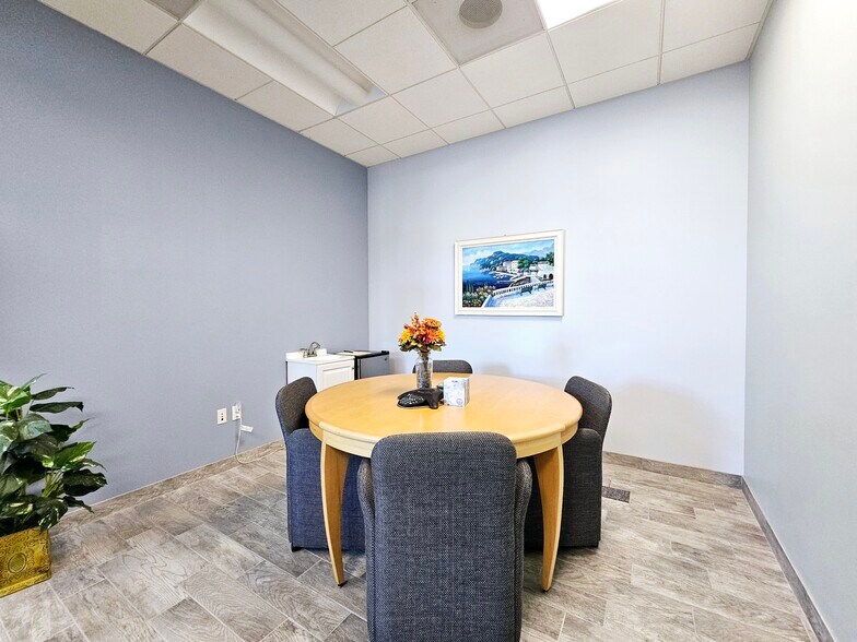 16520 Bake Pky, Irvine, CA à vendre - Photo de l’immeuble – Image 2 sur 62