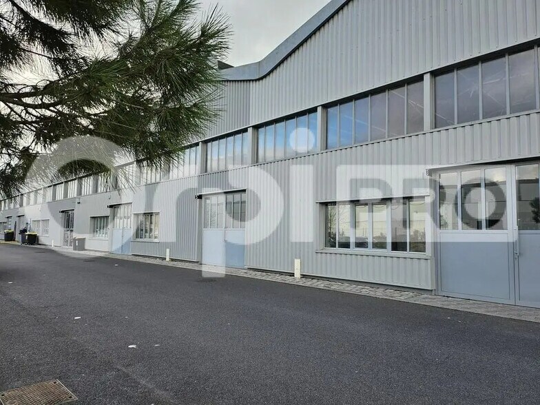 Local d’activités dans Reims à louer - Photo de l’immeuble – Image 1 sur 6