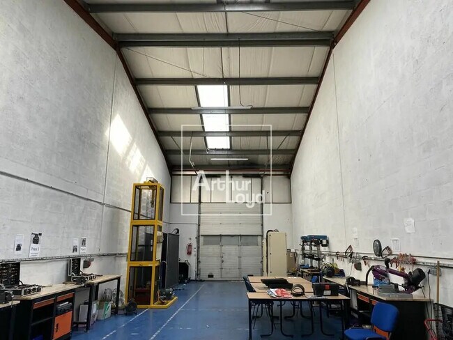 Plus de détails pour Bureau, Local d'activités à louer