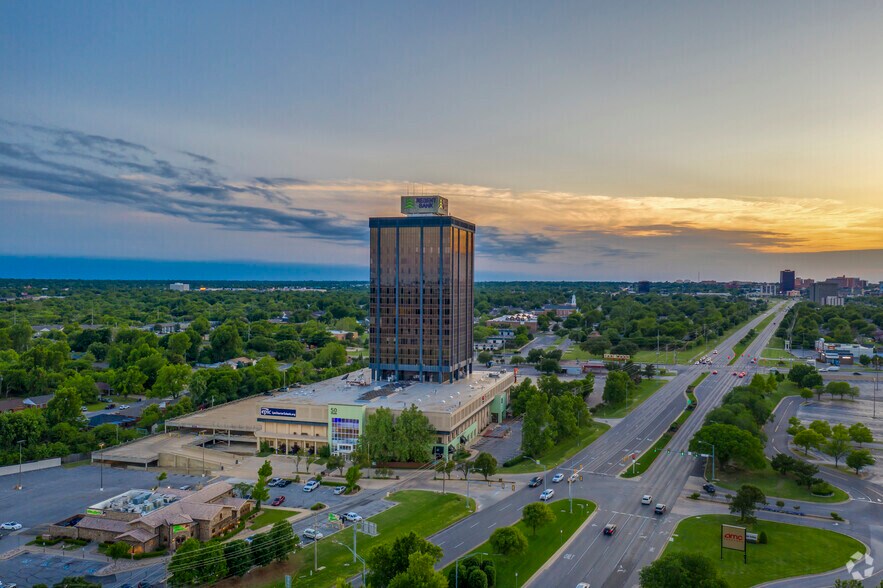 1900 NW Expressway, Oklahoma City, OK à louer - Aérien – Image 2 sur 54