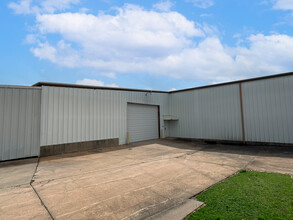 1703 Industrial Blvd, Brenham, TX à louer Photo de l’immeuble– Image 2 sur 7