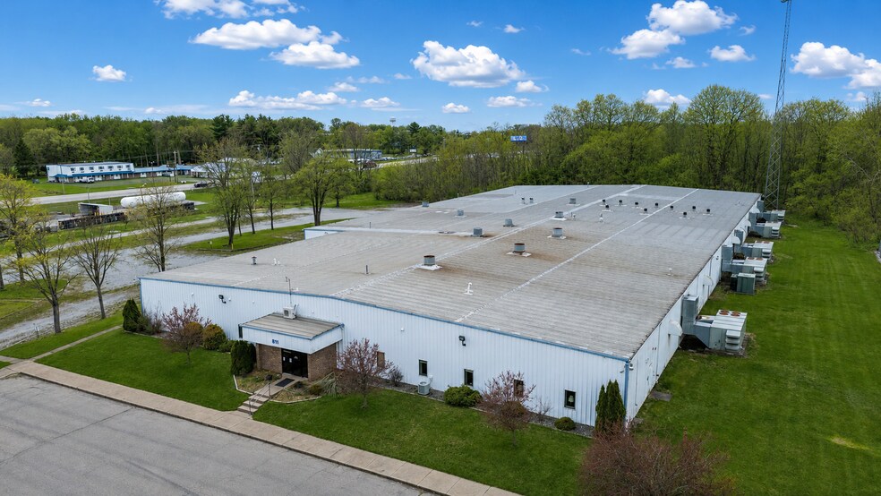 811 Commerce Dr, Kendallville, IN à vendre - Photo de l’immeuble – Image 1 sur 10