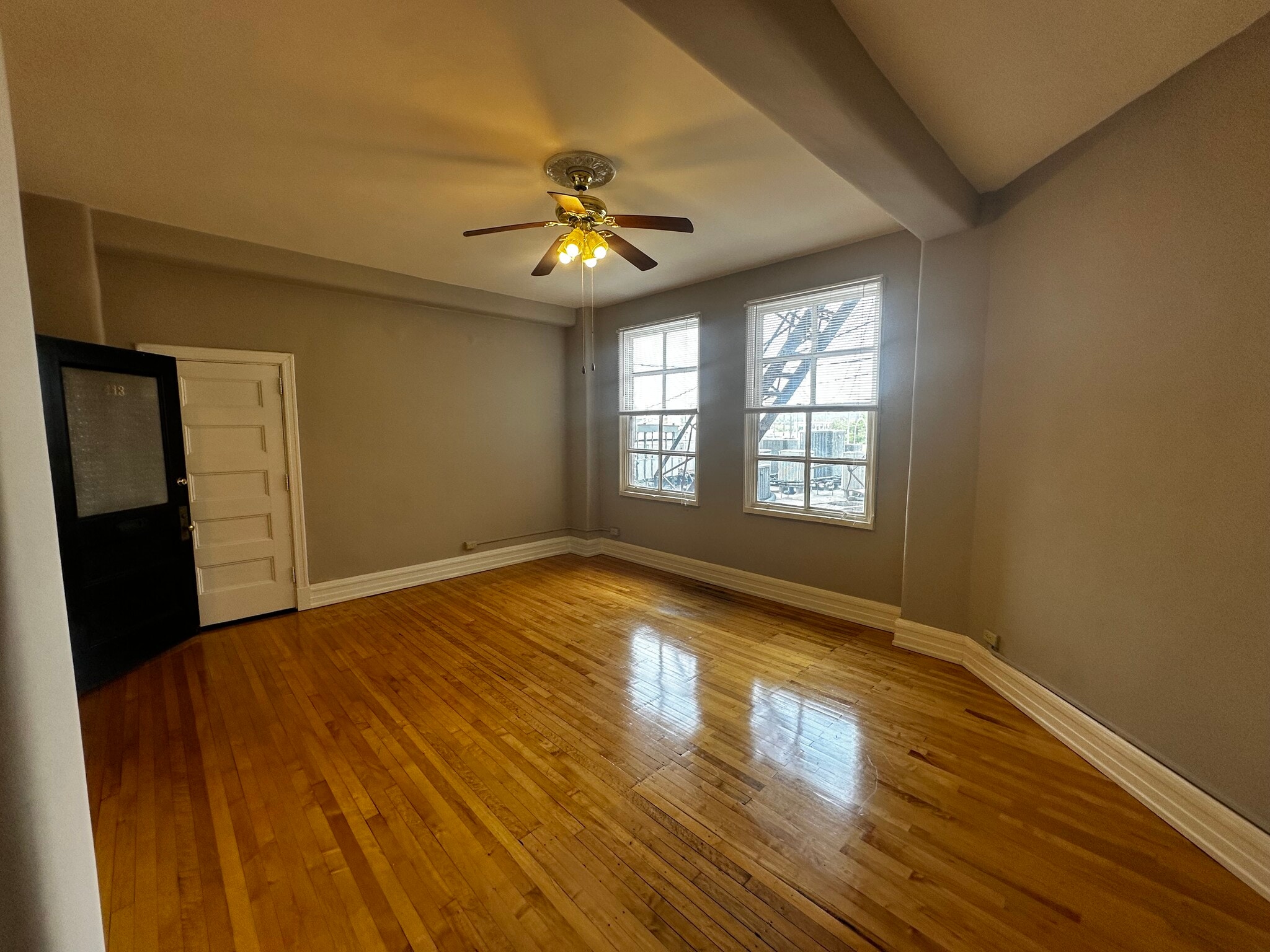 306 W Main St, Frankfort, KY à louer Photo intérieure– Image 1 sur 8