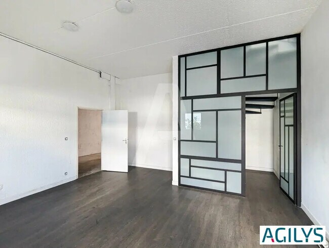 Plus de détails pour Local d'activités à louer