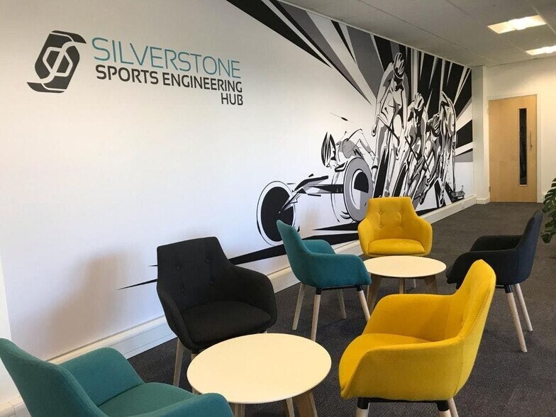 Unit 1129 Silverstone Park, Buckingham Rd, Silverstone à louer - Photo de l’immeuble – Image 2 sur 11