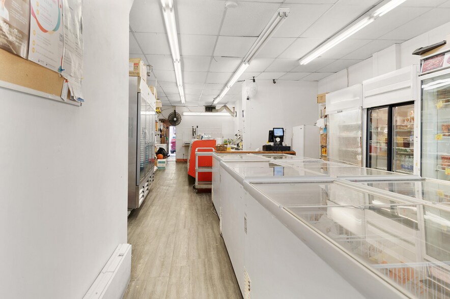 676 Bloor St W, Toronto, ON à vendre - Photo intérieure – Image 3 sur 24