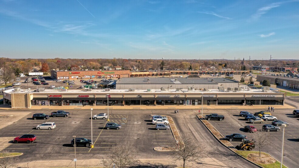 1292 S Rickert Dr, Naperville, IL à louer - Photo de l’immeuble – Image 1 sur 4