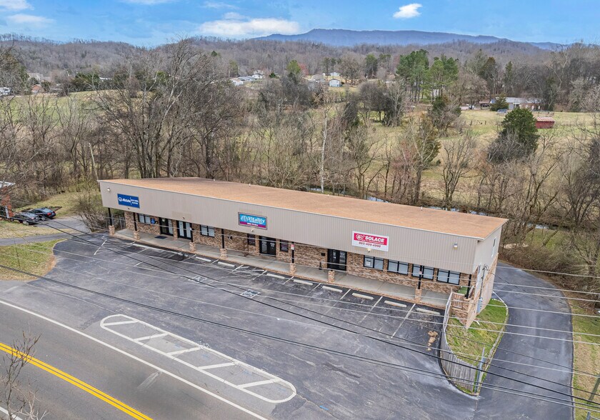 1039 Boyds Crk, Seymour, TN à vendre - Photo principale – Image 1 sur 37