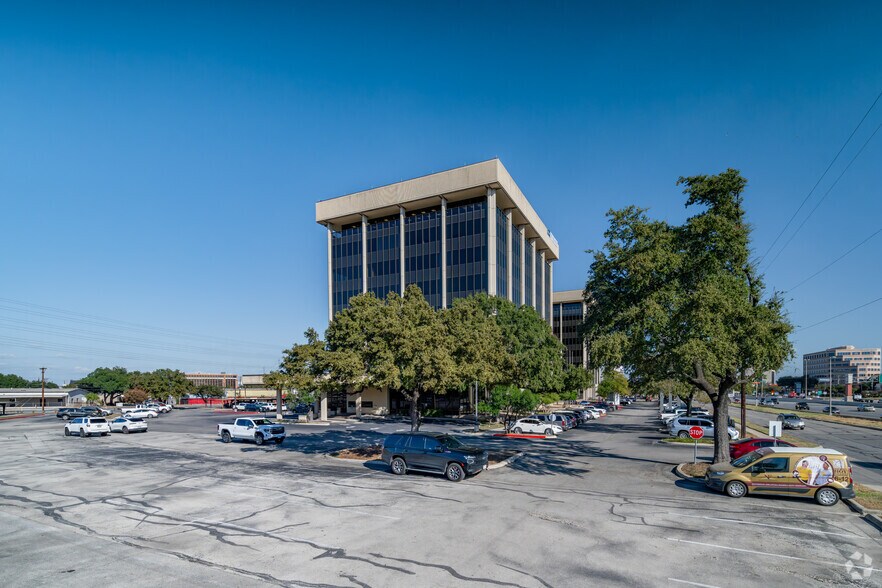 909 NE Loop 410, San Antonio, TX à vendre - Photo de l’immeuble – Image 2 sur 42
