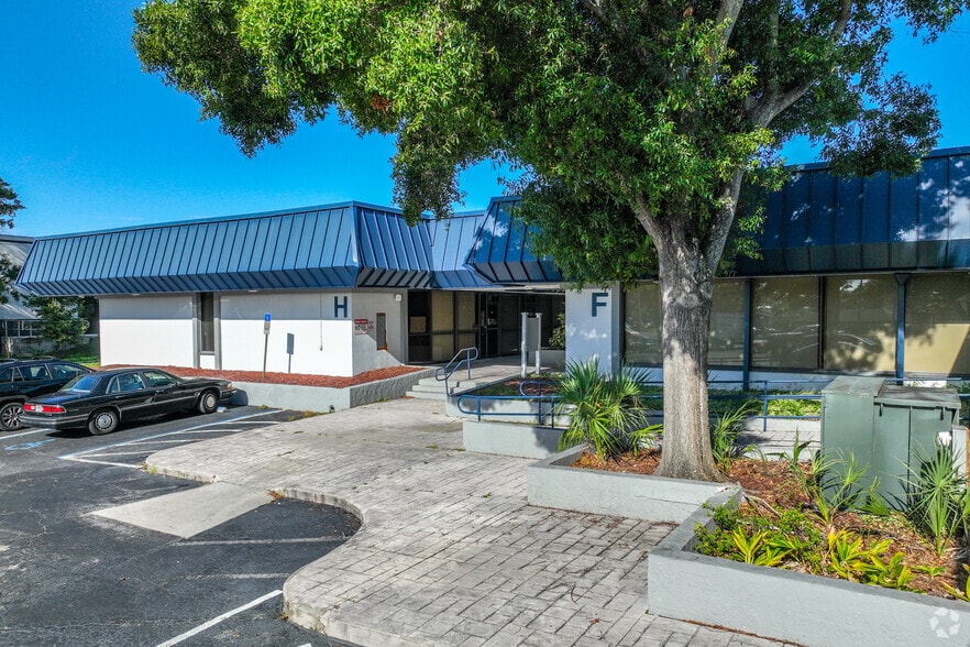 1301 Seminole Blvd, Largo, FL à vendre - Photo de l’immeuble – Image 2 sur 8