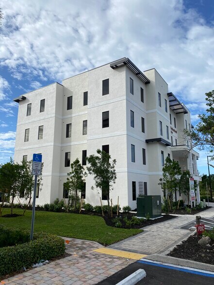 2340 Vanderbilt Beach Rd, Naples, FL à louer - Photo de l’immeuble – Image 3 sur 16