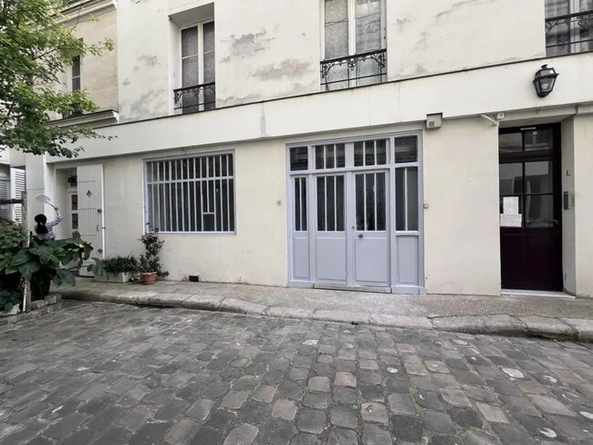 Plus de détails pour 18 Rue Mesnil, Paris - Local commercial à louer
