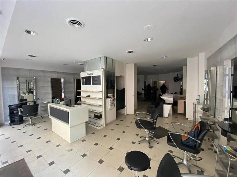 Local commercial dans Paris à louer - Photo de l’immeuble – Image 3 sur 5