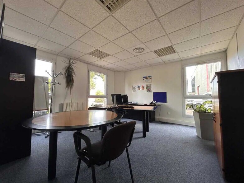 Bureau dans Feyzin à louer - Photo de l’immeuble – Image 1 sur 8