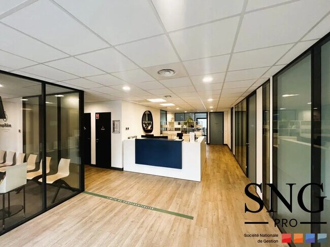 Plus de détails pour 400 Rue Pierre Berthier, Aix-en-Provence - Bureau à louer