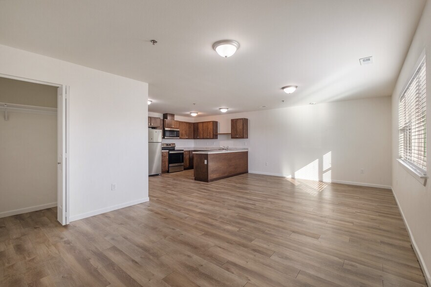 307 6th Ave SE, Quincy, WA à vendre - Photo de l’immeuble – Image 2 sur 9