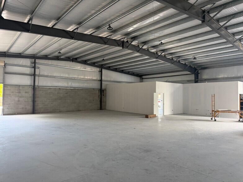 7010 15th St E, Sarasota, FL à louer - Photo de l’immeuble – Image 2 sur 8