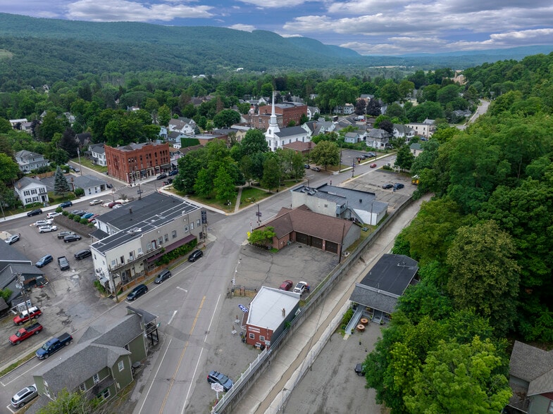 54 Pulteney St, Hammondsport, NY à vendre - Photo de l’immeuble – Image 2 sur 14