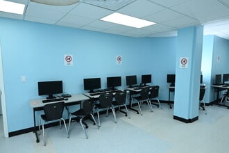 591 Summit Ave, Jersey City, NJ à louer Photo intérieure– Image 2 sur 19