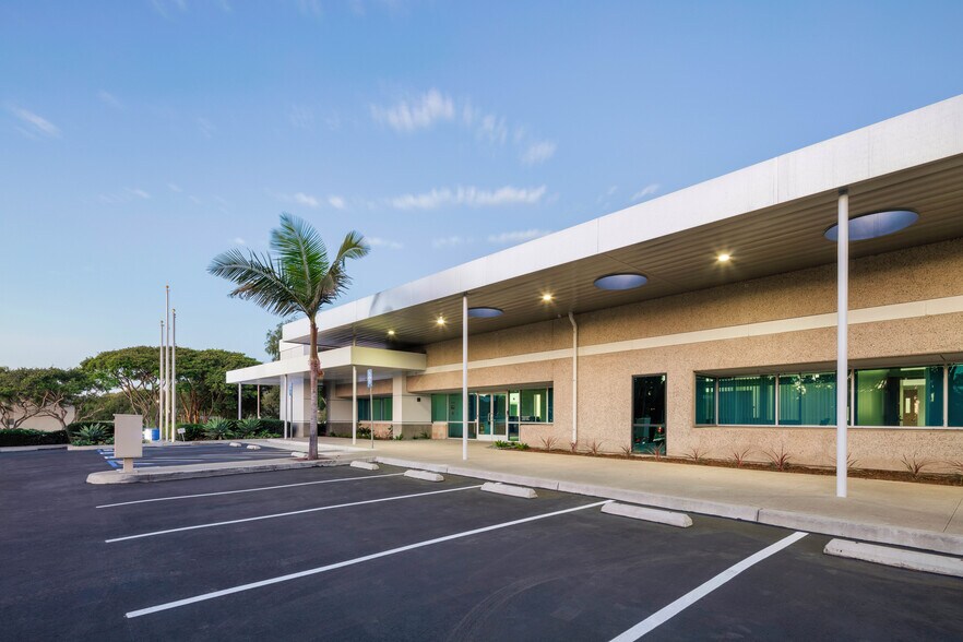 2131 Faraday Ave, Carlsbad, CA à vendre - Photo de l’immeuble – Image 3 sur 7