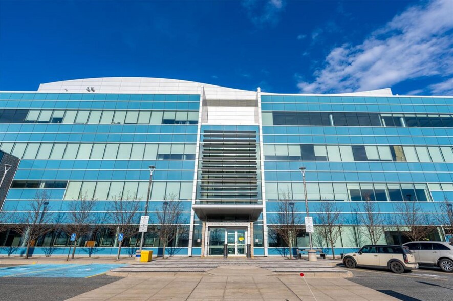 1555 Venetian Blvd, Point Edward, ON à louer - Photo de l’immeuble – Image 1 sur 18