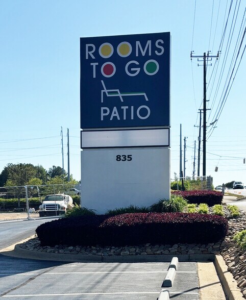 835 Ernest Barrett Pky, Kennesaw, GA à louer - Photo de l’immeuble – Image 2 sur 5